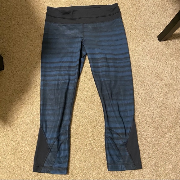 Lululemon Run Inspire Crop II *Full-On Luxtreme (Mesh) - Picture 5 of 13